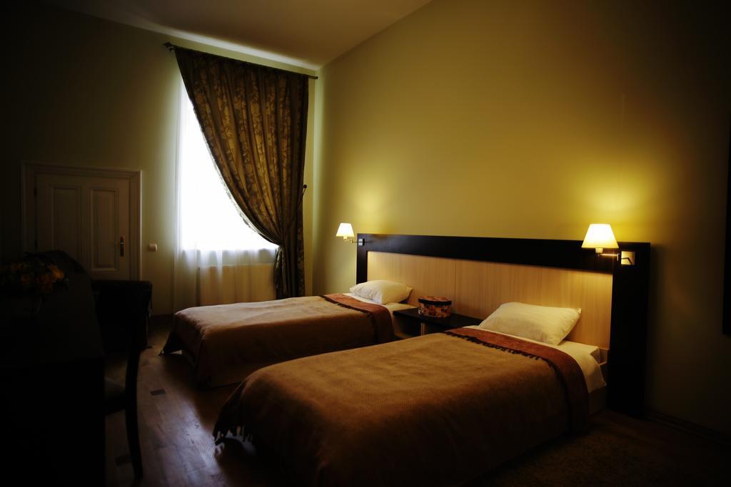 Mini-Hotel Under The Roof Lemberg Exterior foto