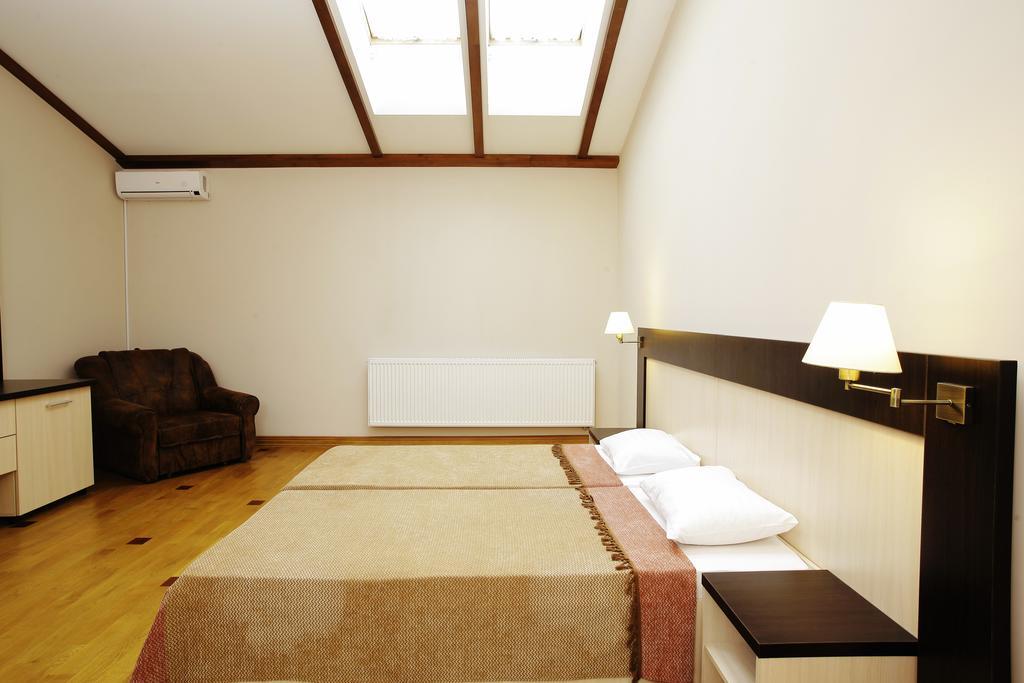 Mini-Hotel Under The Roof Lemberg Exterior foto