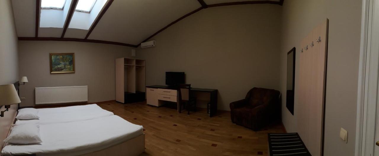 Mini-Hotel Under The Roof Lemberg Exterior foto